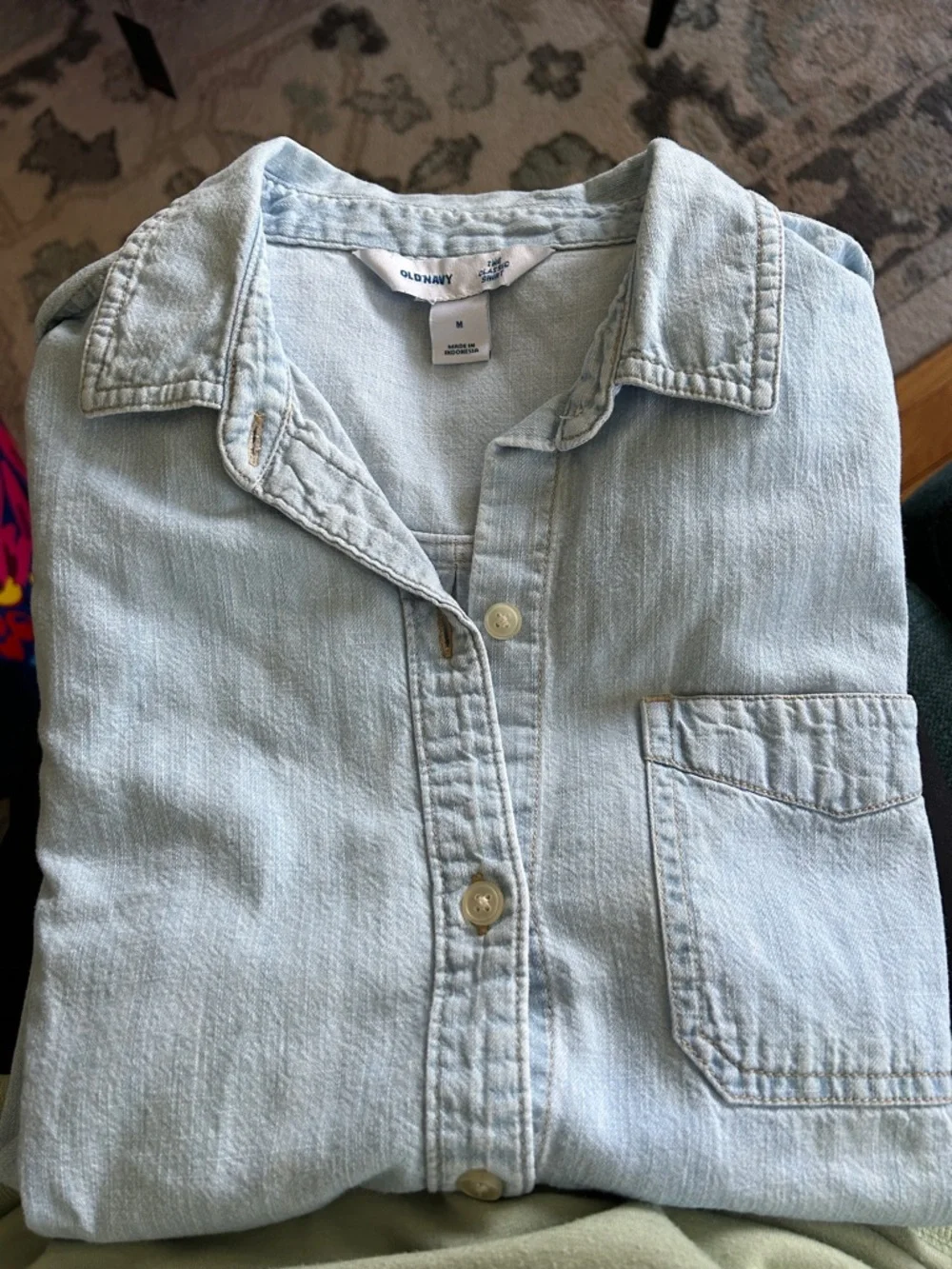 Old Navy Faded Blue Women's Button-Up Shirt - Picture 3 of 3